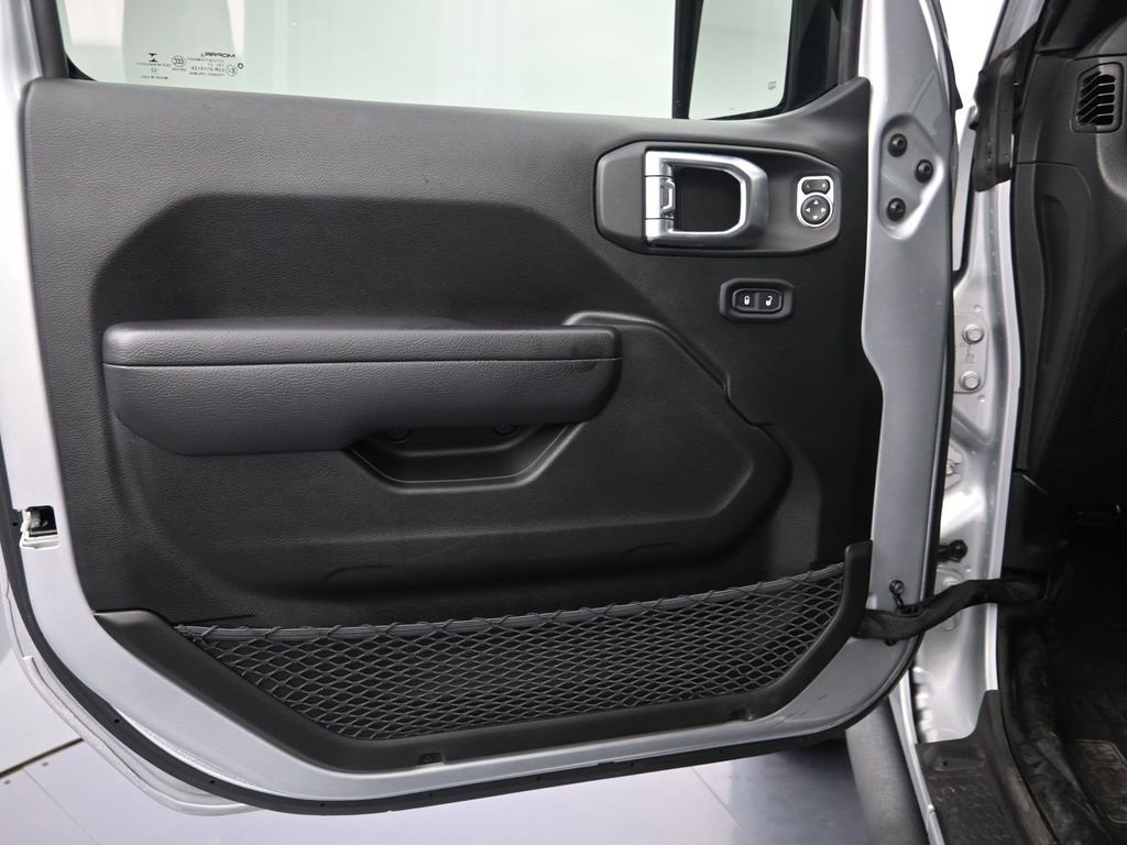 Certified 2022 Jeep Gladiator Willys image 11