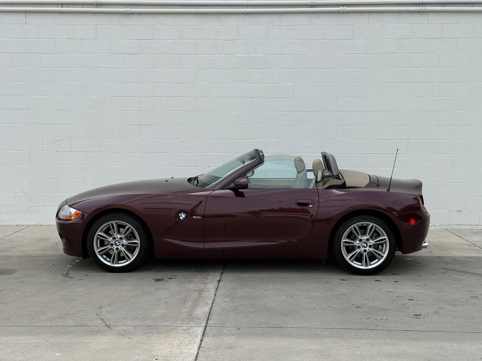 Used 2004 BMW Z4 3.0i RWD image 4