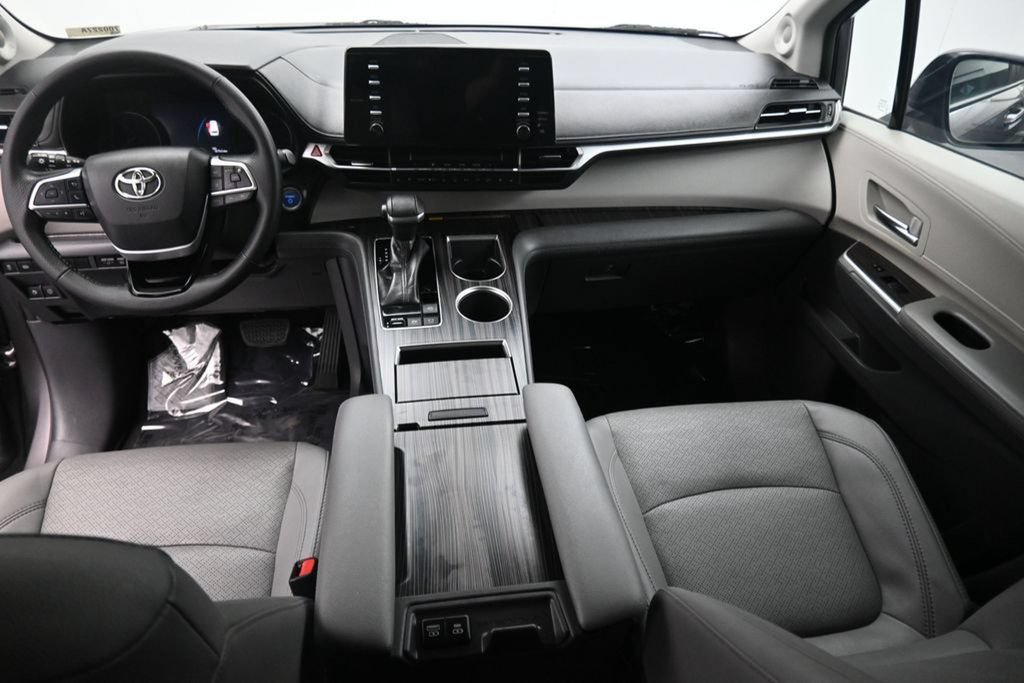 Used 2021 Toyota Sienna Limited FWD image 26