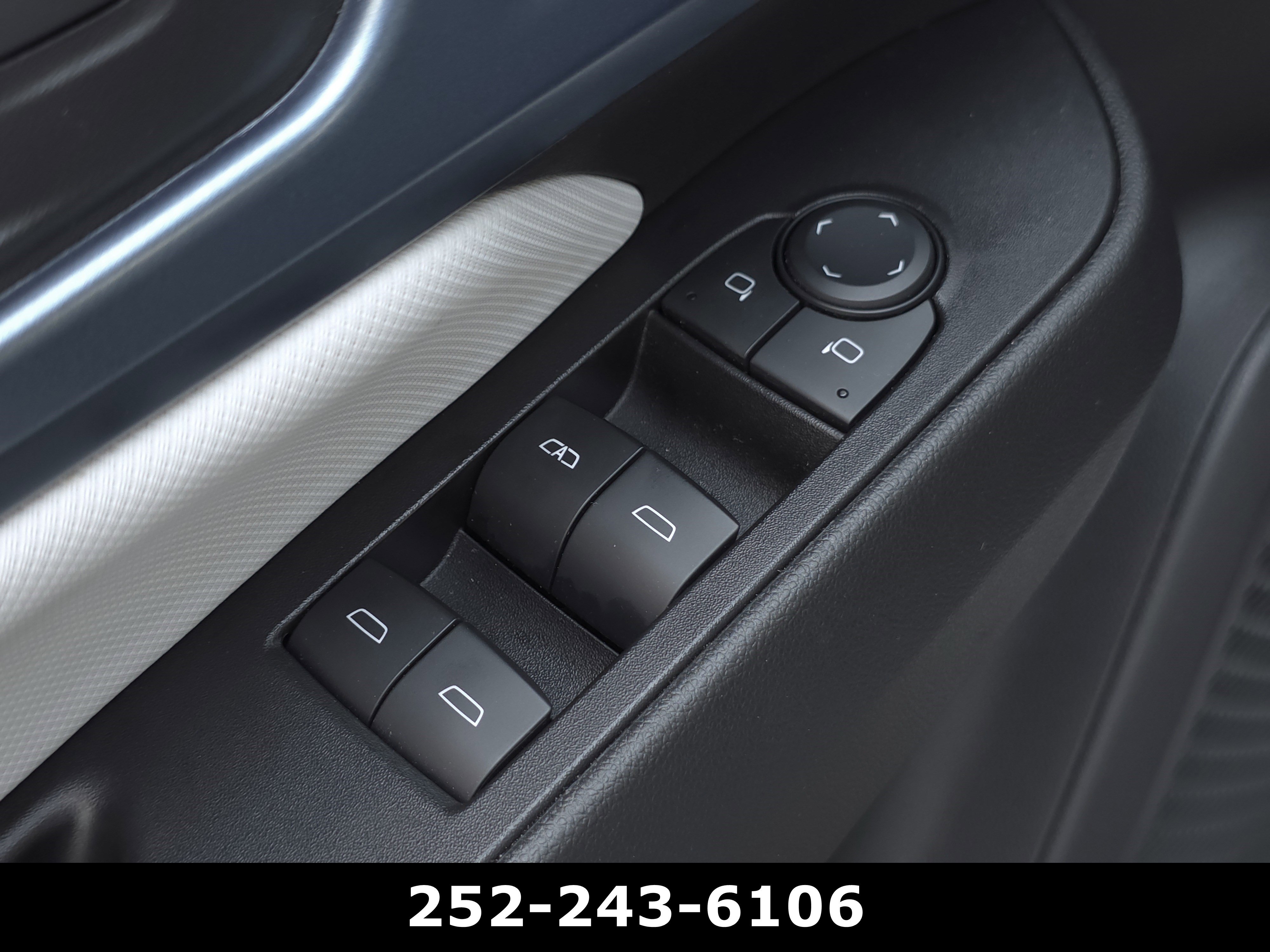 Used 2025 Chevrolet Equinox EV LT FWD image 27