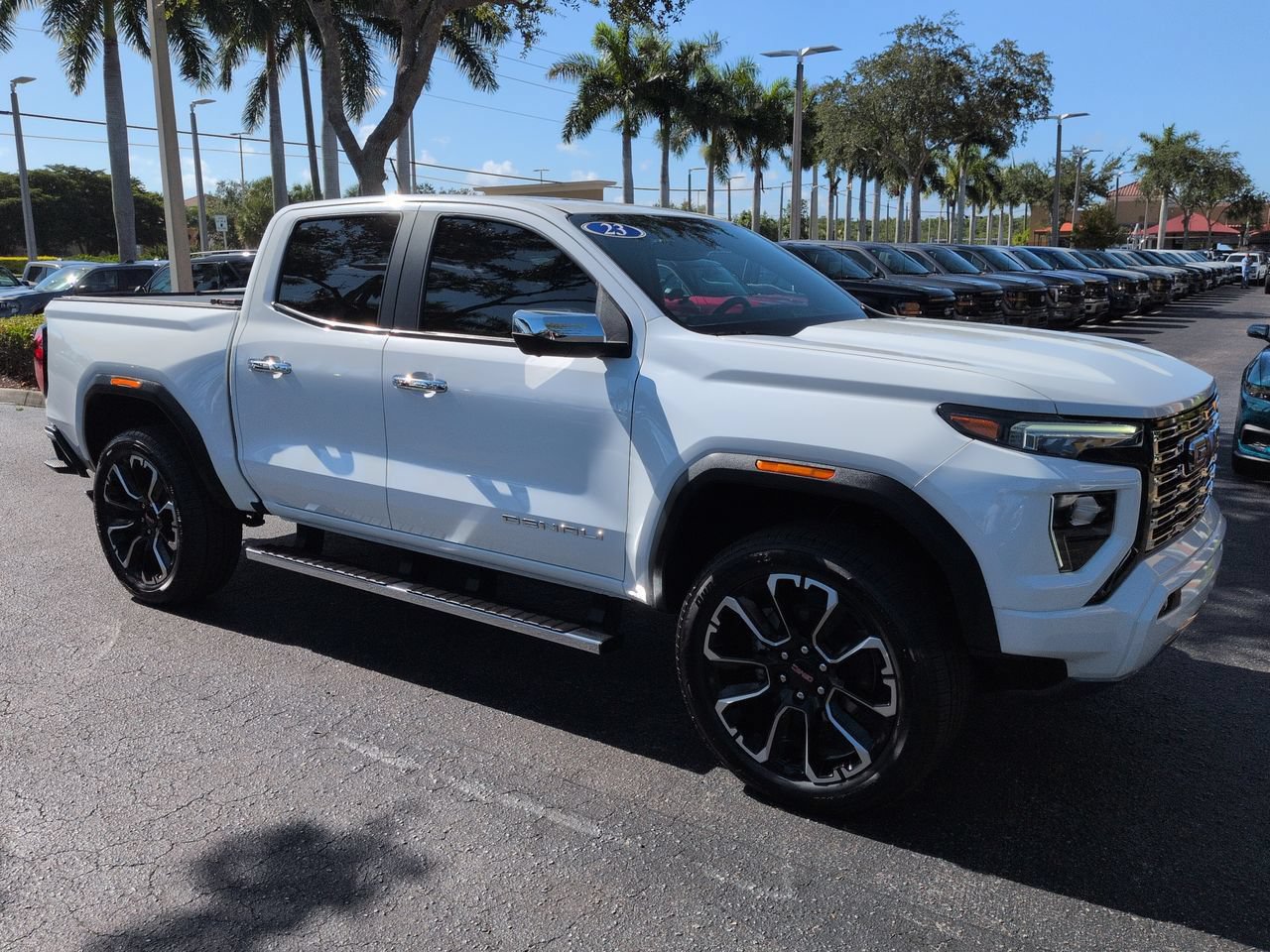Used 2023 GMC Canyon Denali AWD/4WD image 2