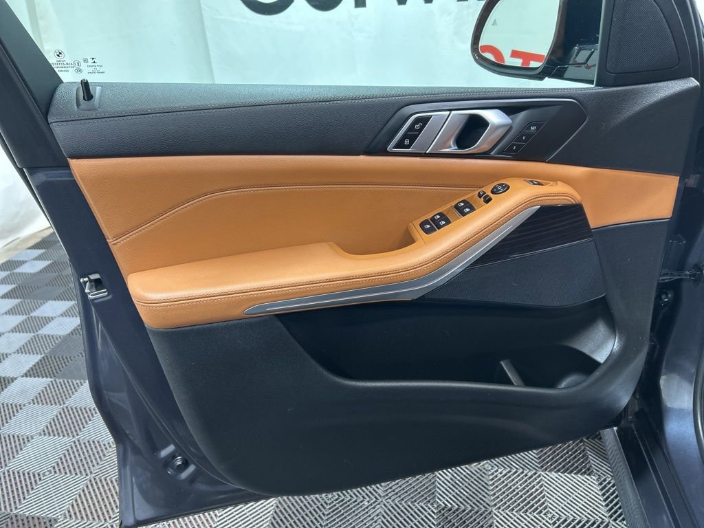 Used 2021 BMW X5 xDrive40i w/ M Sport Package image 21