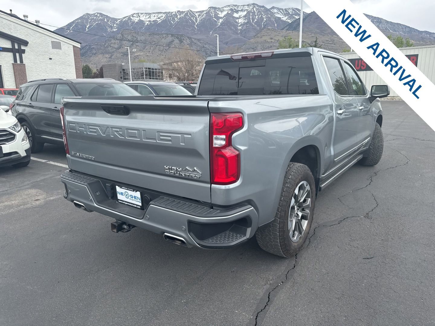 Used 2025 Chevrolet Silverado 1500 High Country w/ Technology Package AWD/4WD image 7