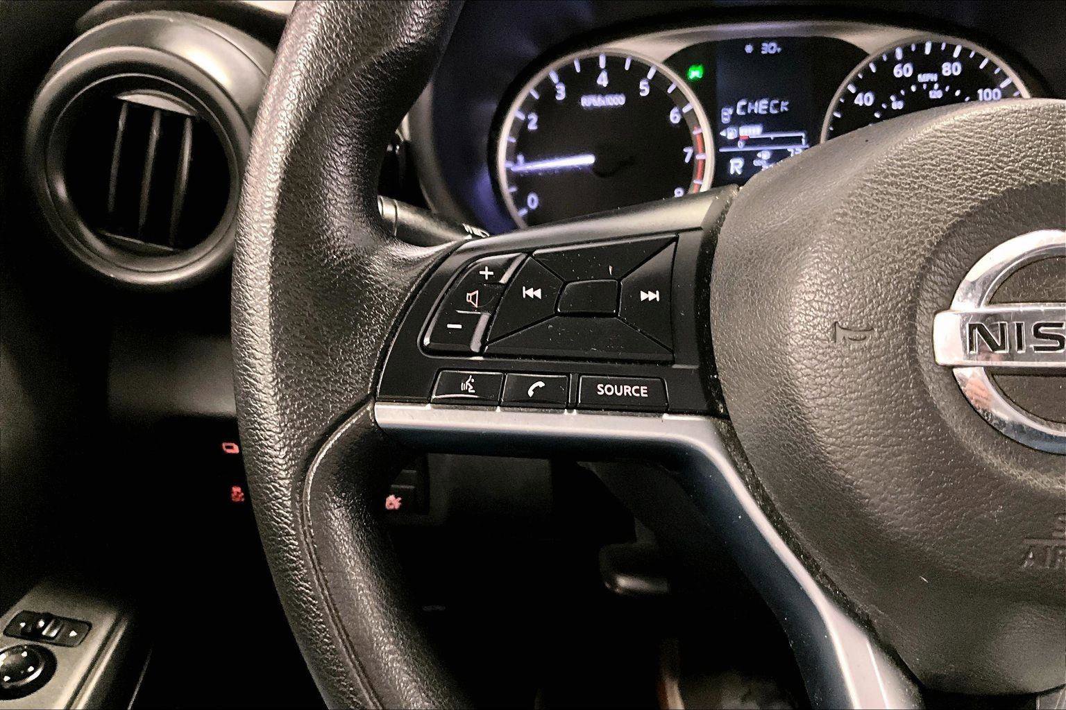 Used 2020 Nissan Kicks S image 17