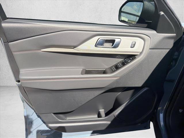 New 2026 Ford Explorer Active RWD image 9