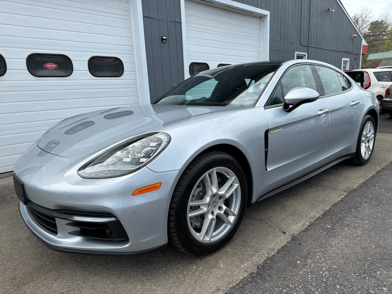 Used 2018 Porsche Panamera 4 AWD/4WD image 1