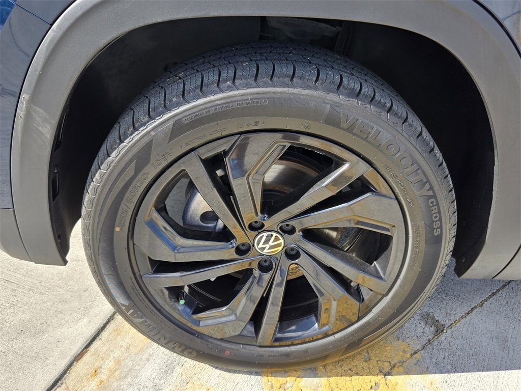 Used 2023 Volkswagen Atlas SE w/ Black Wheel Package image 10