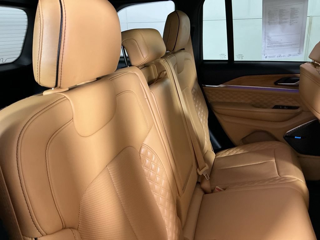Used 2023 Jeep Grand Cherokee Summit AWD/4WD image 21