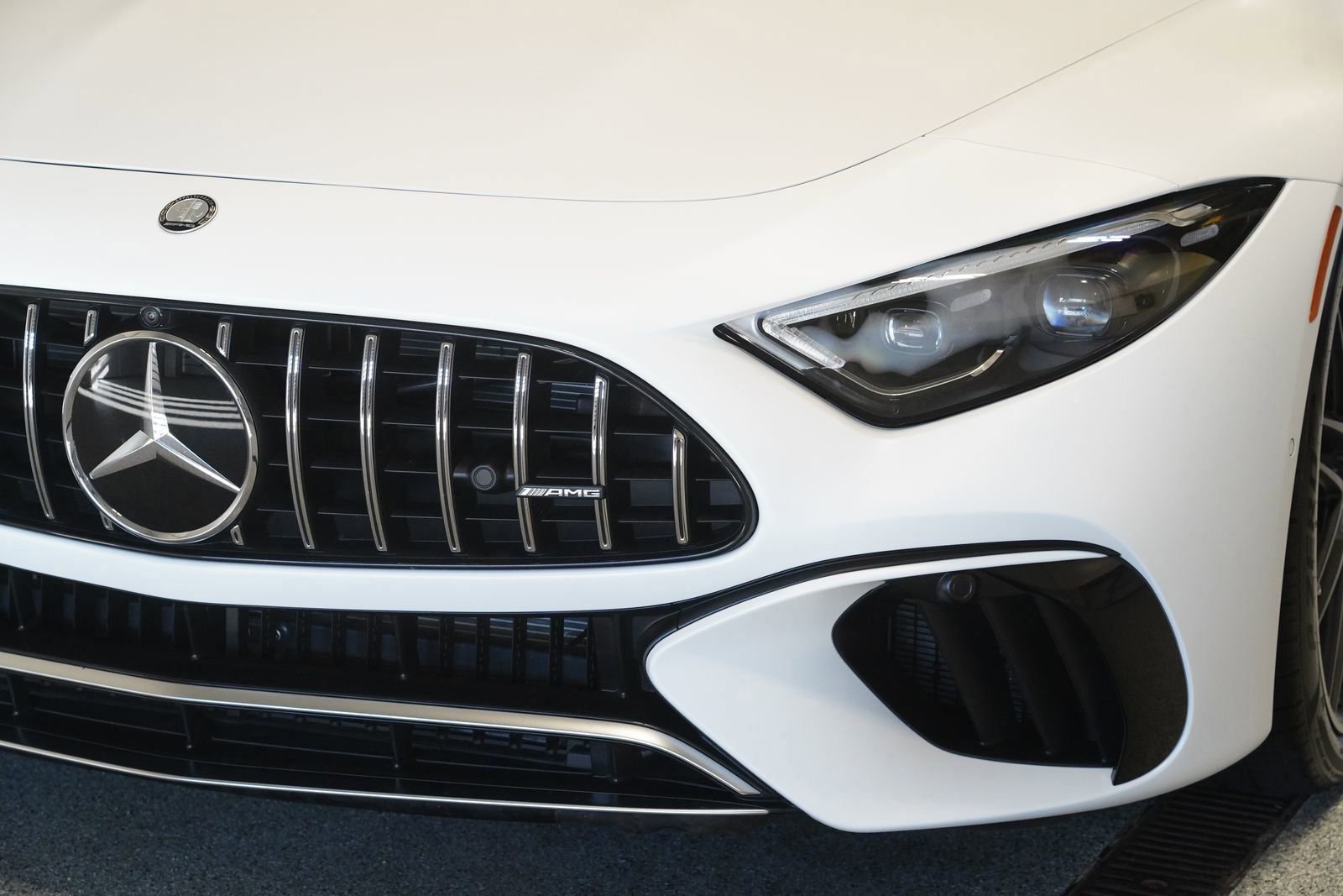 Used 2025 Mercedes-Benz SL 63 AMG S e Performance 4MATIC image 9