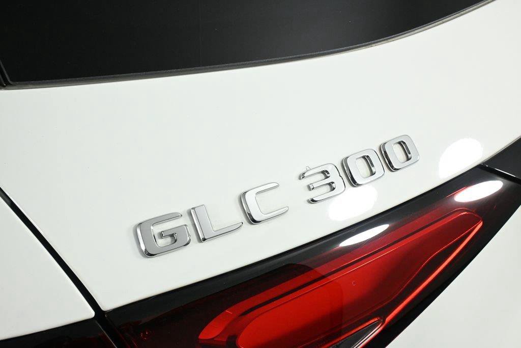 Used 2025 Mercedes-Benz GLC 300 4MATIC image 27