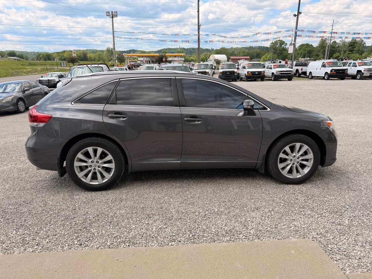 Used 2015 Toyota Venza LE AWD/4WD image 2