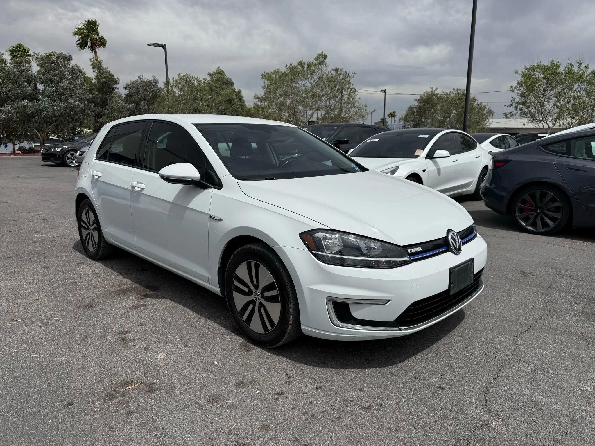 Used 2019 Volkswagen e-Golf SE w/ Driver Assistance Package FWD image 2