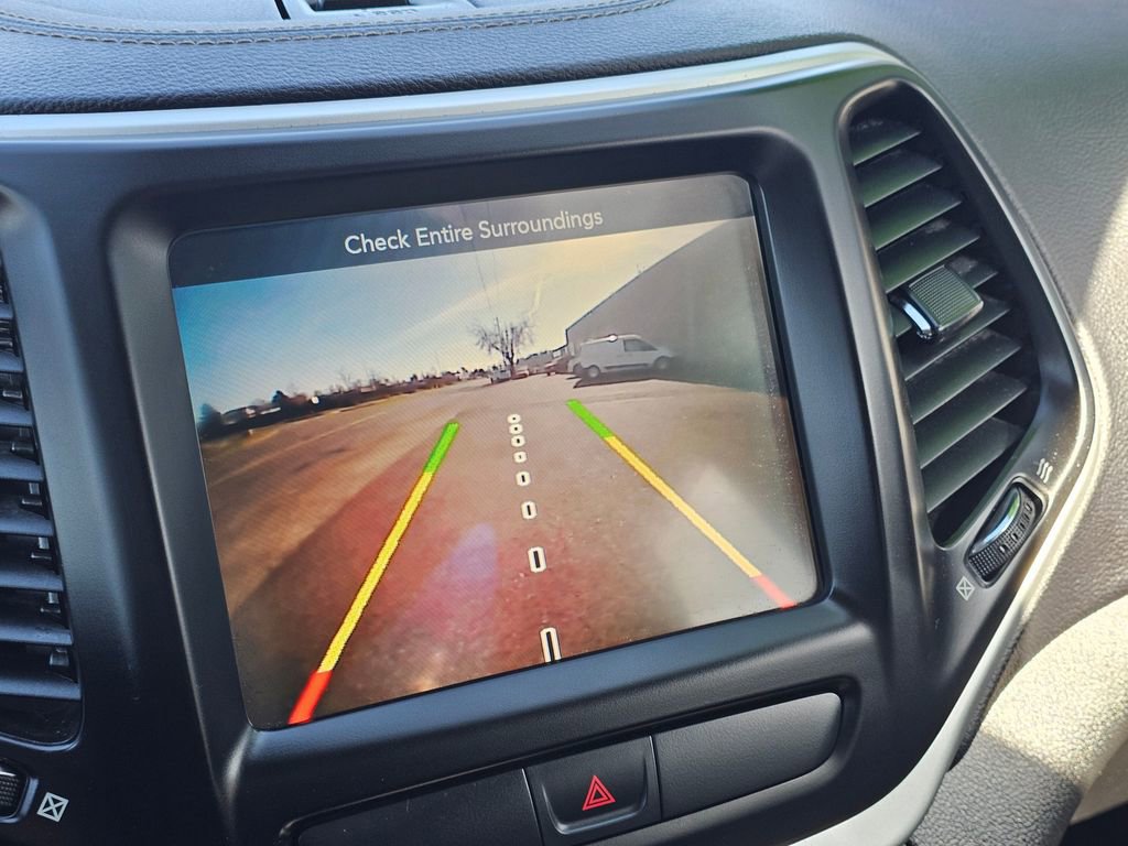 Used 2018 Jeep Cherokee Latitude Plus image 23