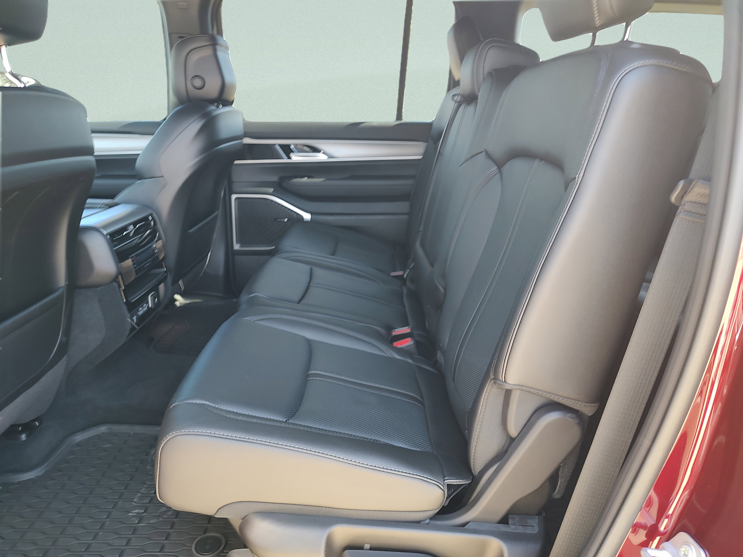 New 2025 Jeep Wagoneer 4WD image 29