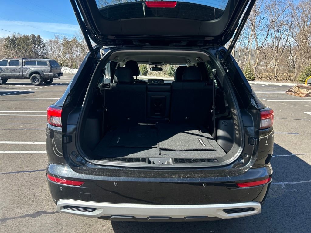 Used 2023 Mitsubishi Outlander SE Black Edition image 15