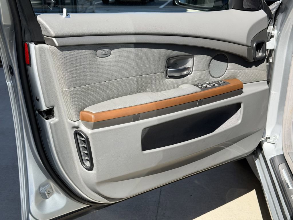 Used 2002 BMW 745i image 21