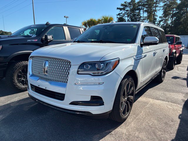 Used 2024 Lincoln Navigator Reserve AWD/4WD image 4