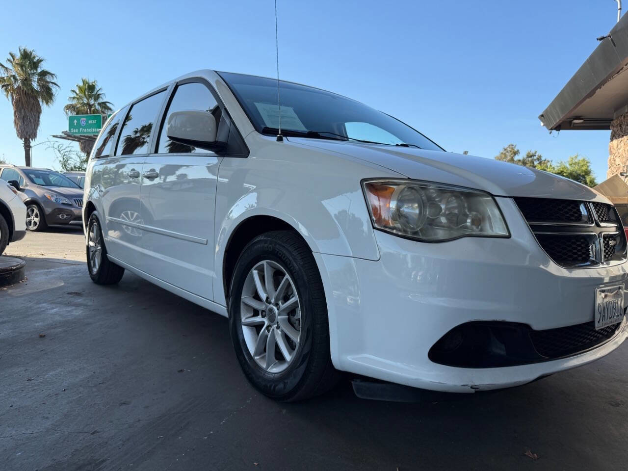 Used 2014 Dodge Grand Caravan SXT FWD image 32