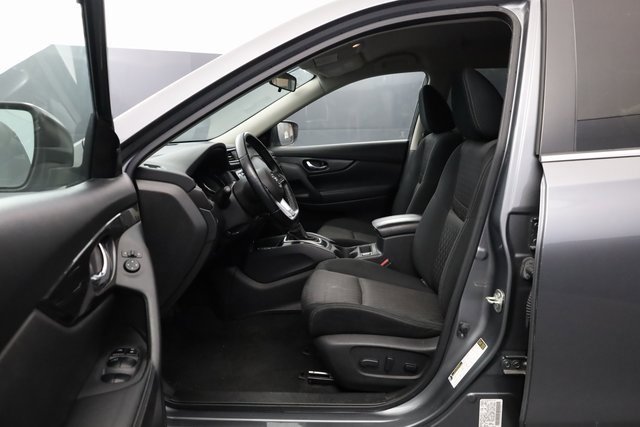 Used 2020 Nissan Rogue SV w/ Premium Package image 11