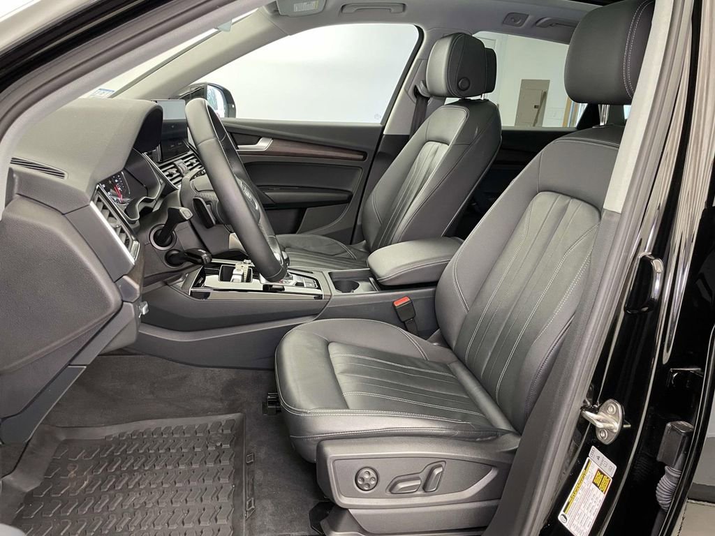 Used 2023 Audi Q5 2.0T Premium w/ Convenience Package image 5