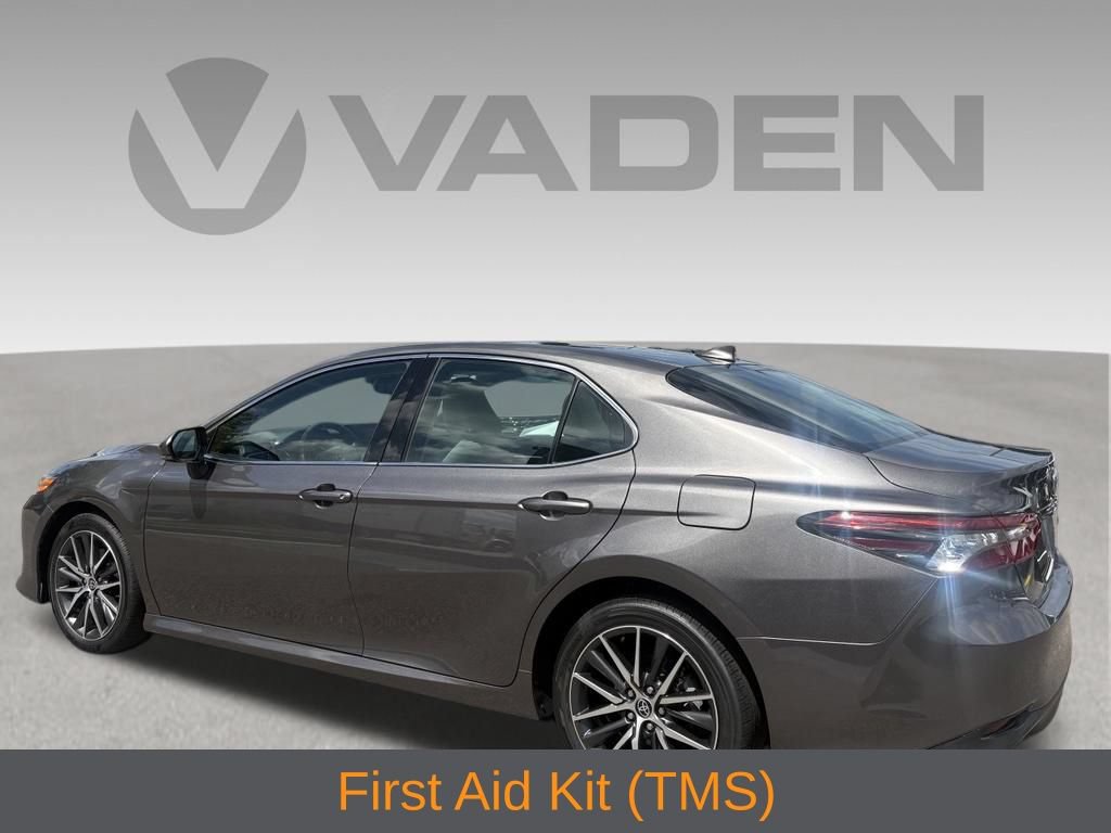 Used 2021 Toyota Camry XLE FWD image 3