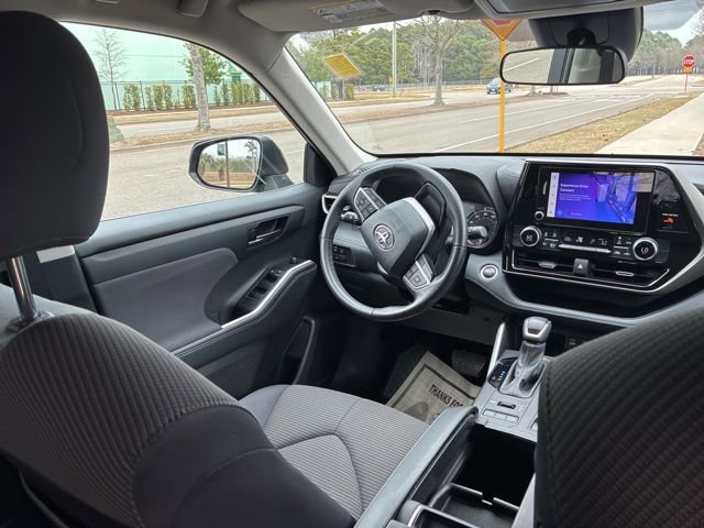 Used 2024 Toyota Highlander LE image 27