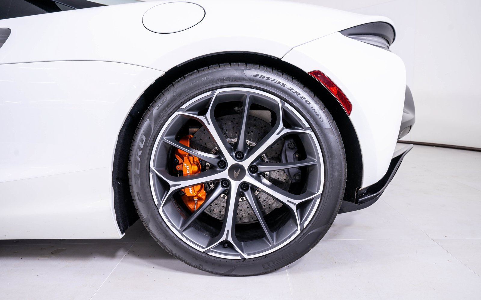 Used 2025 McLaren Artura Spider RWD image 15
