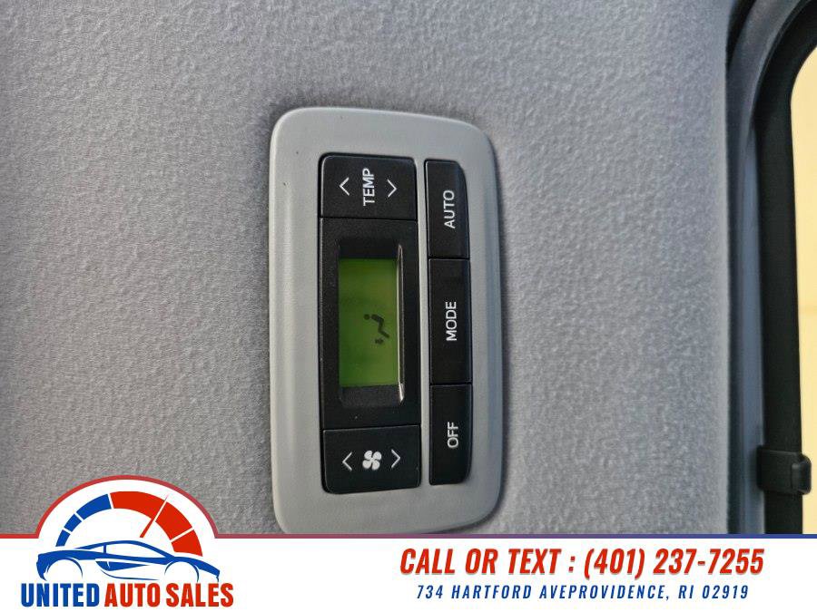 Used 2013 Toyota Sienna XLE w/ Entertainment Pkg image 21