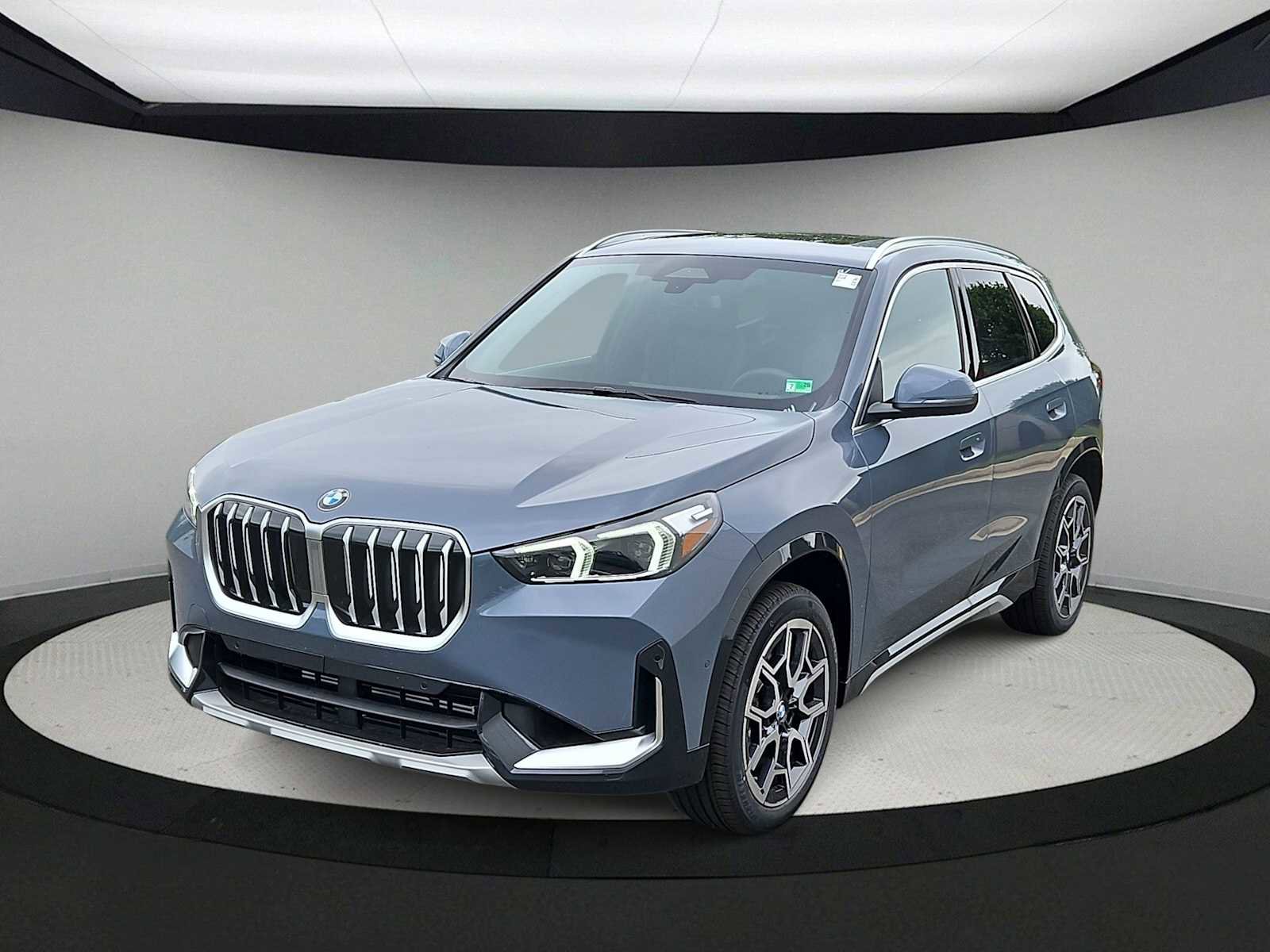 Used 2025 BMW X1 xDrive28i w/ Convenience Package AWD/4WD image 4
