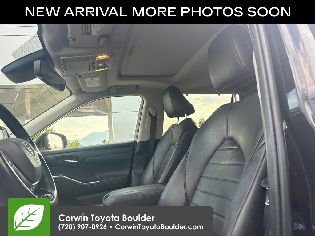 Used 2021 Toyota Highlander XLE AWD/4WD image 11