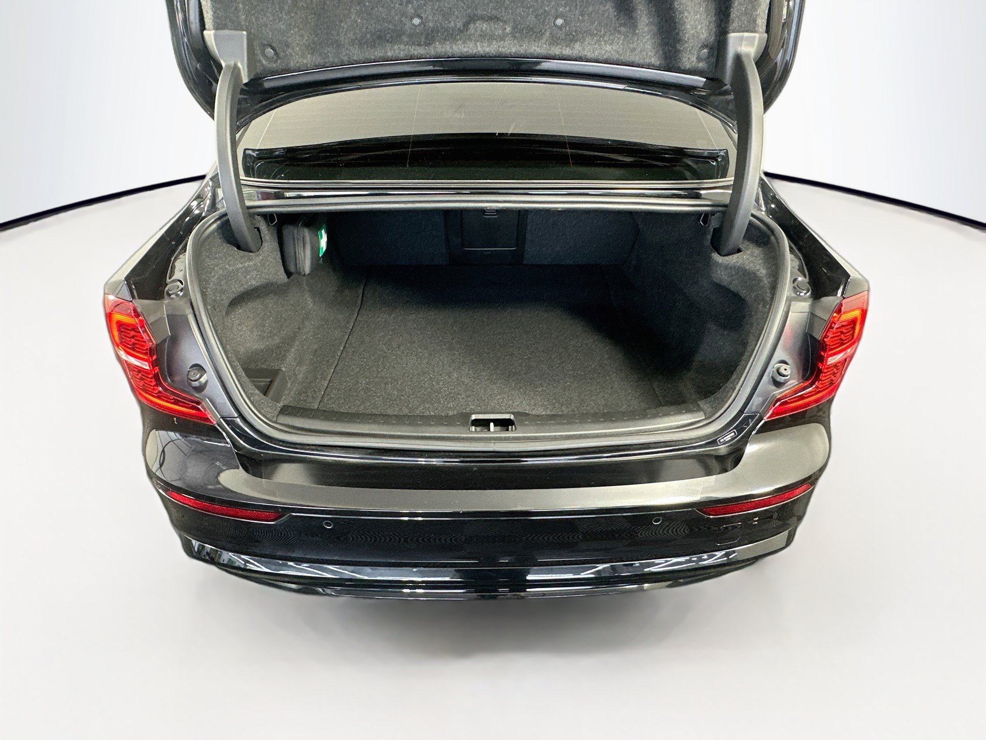 Used 2024 Volvo S60 B5 Plus w/ Protection Package Premier FWD image 31