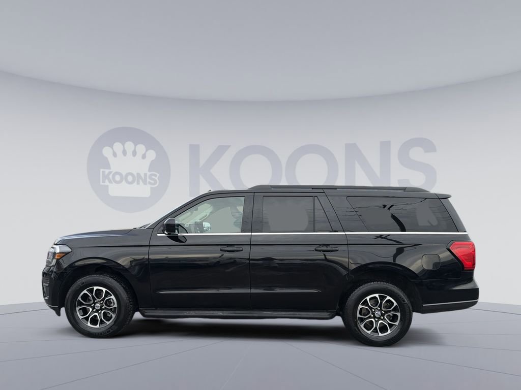 Used 2023 Ford Expedition Max XLT image 2