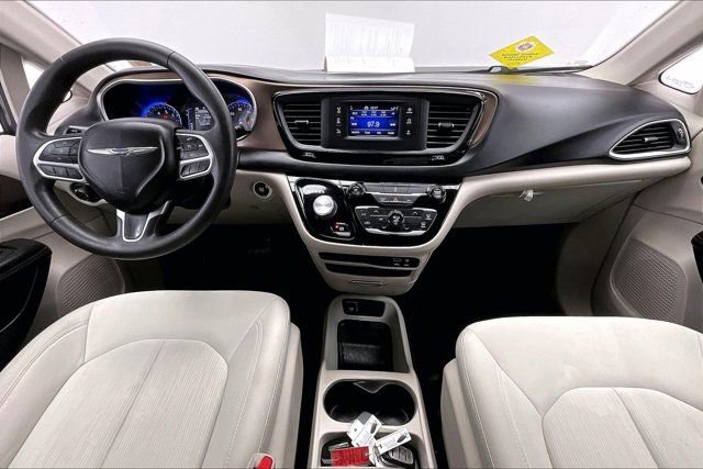Used 2017 Chrysler Pacifica LX image 15