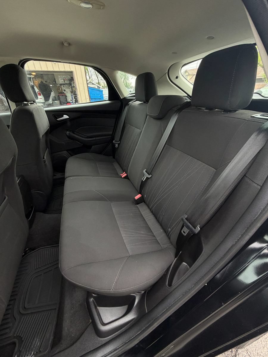 Used 2016 Ford Focus SE w/ SE Cold Weather Package FWD image 16