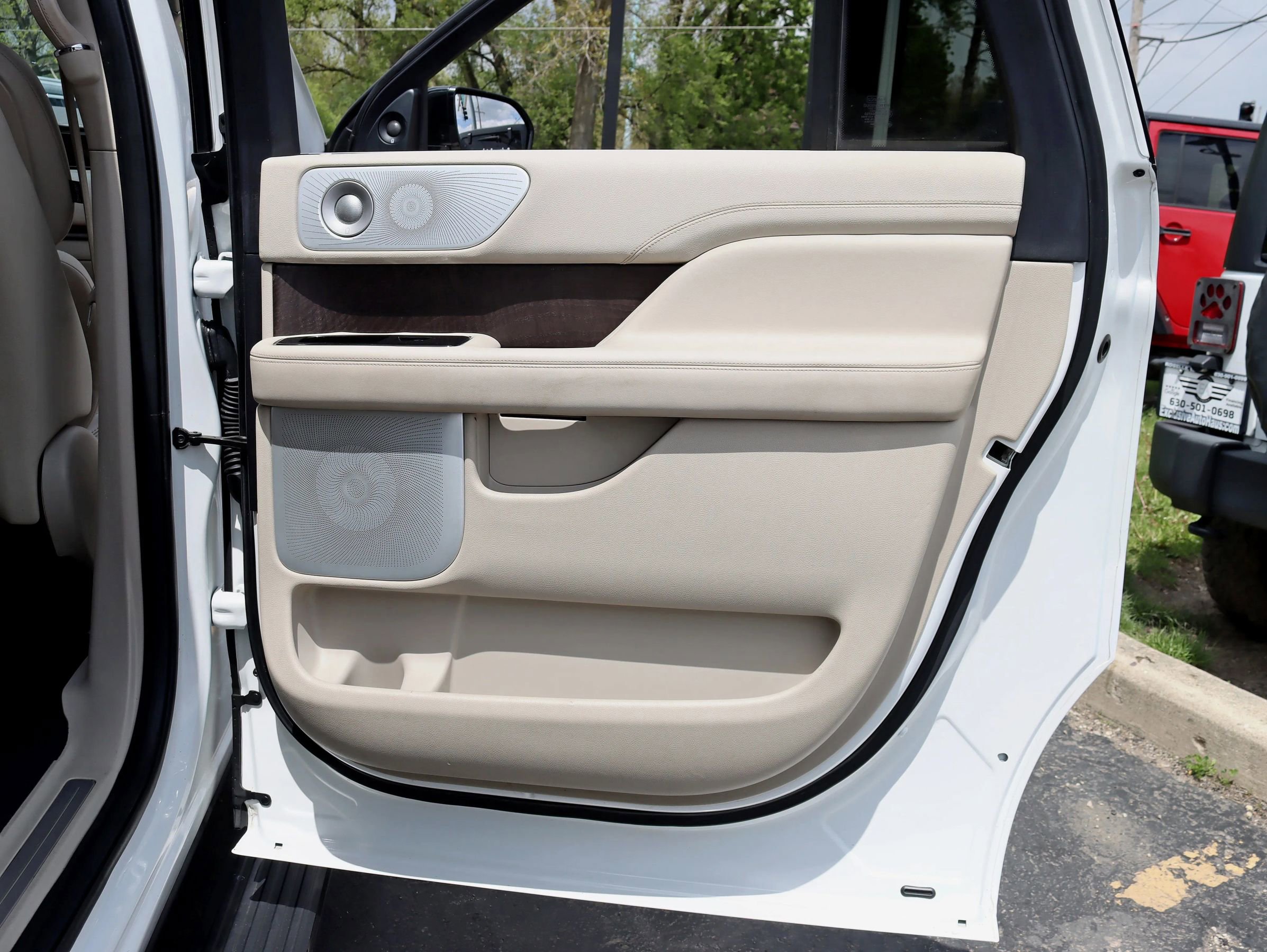 Used 2020 Lincoln Navigator L Reserve w/ Luxury Package AWD/4WD image 42
