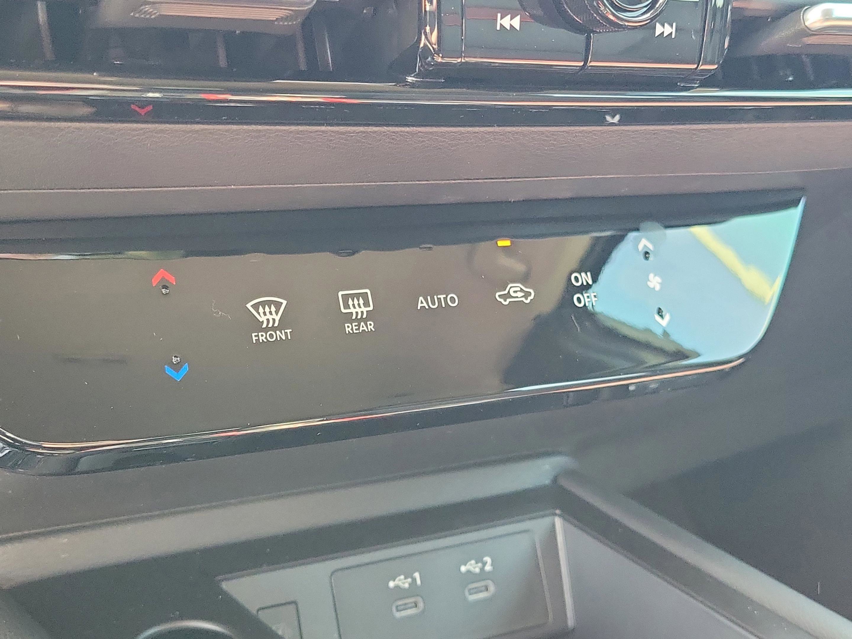 New 2025 Nissan Kicks SR FWD image 29