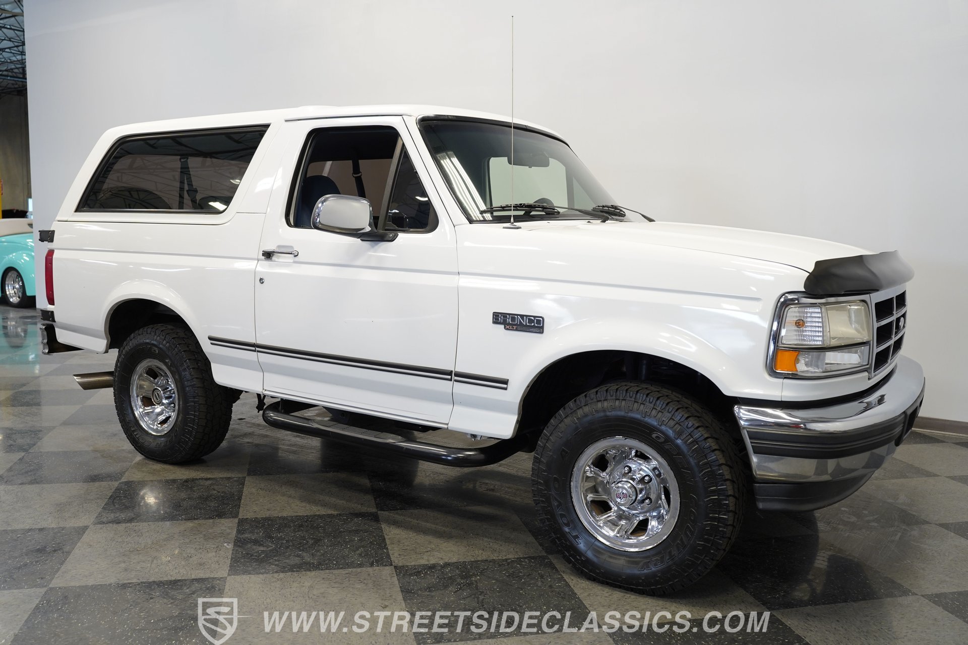 Used 1996 Ford Bronco XLT AWD/4WD image 16