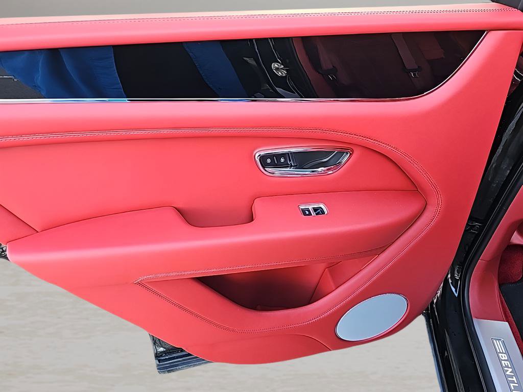 Used 2022 Bentley Bentayga image 33