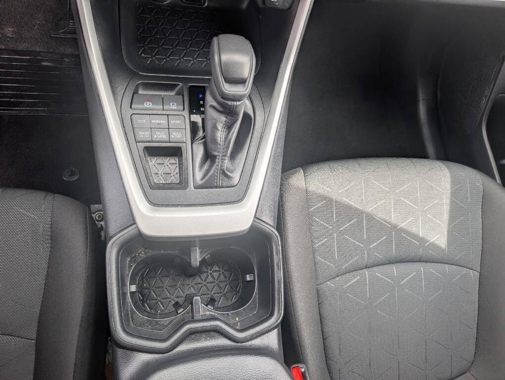 Used 2025 Toyota RAV4 XLE AWD/4WD image 14