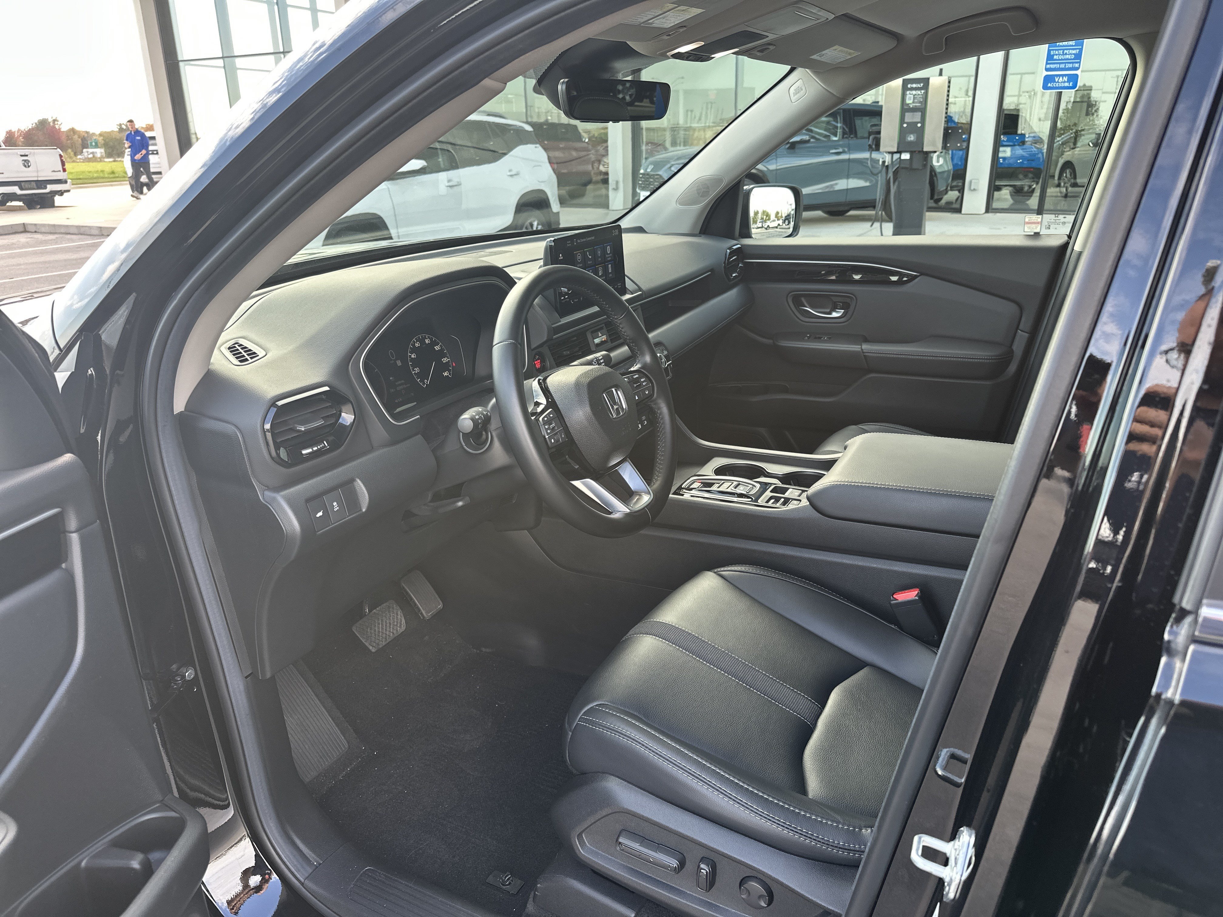Used 2025 Honda Pilot EX-L image 9