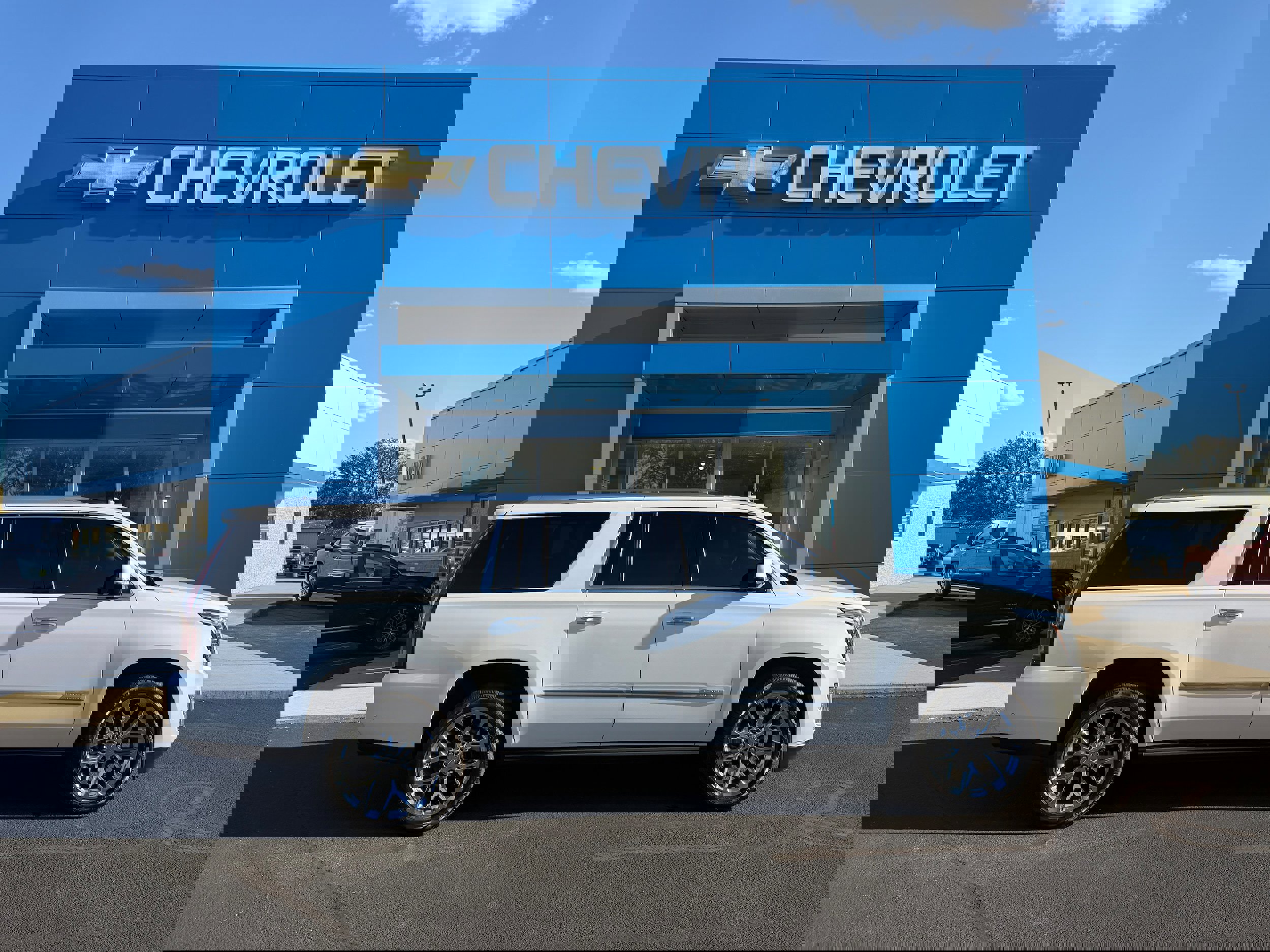 Used 2019 Cadillac Escalade ESV Premium Luxury image 1