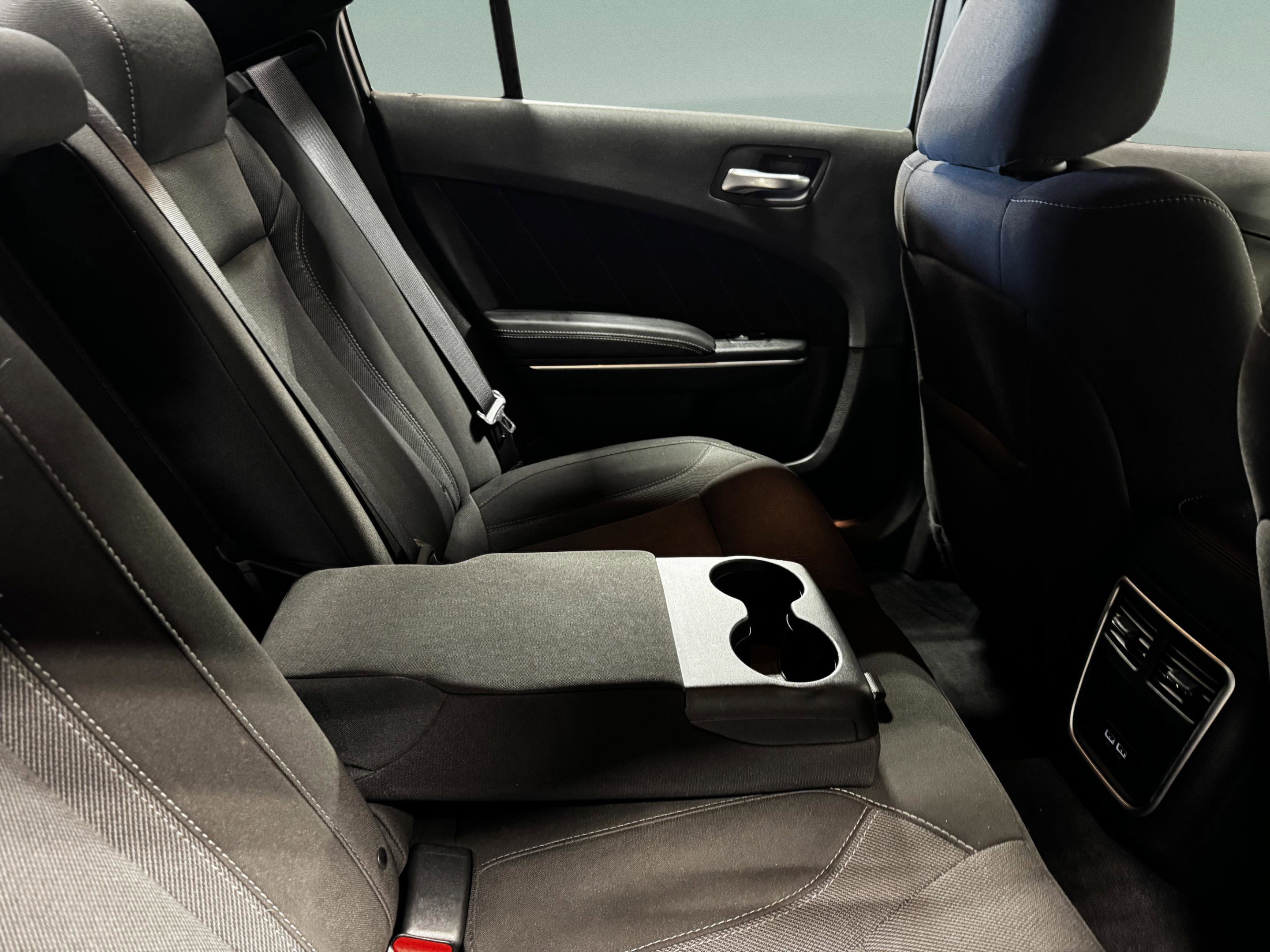 Used 2022 Dodge Charger SXT w/ Driver Convenience Group image 17