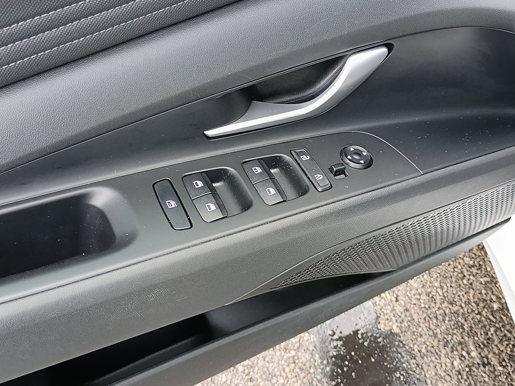 Used 2022 Hyundai Elantra Limited FWD image 16