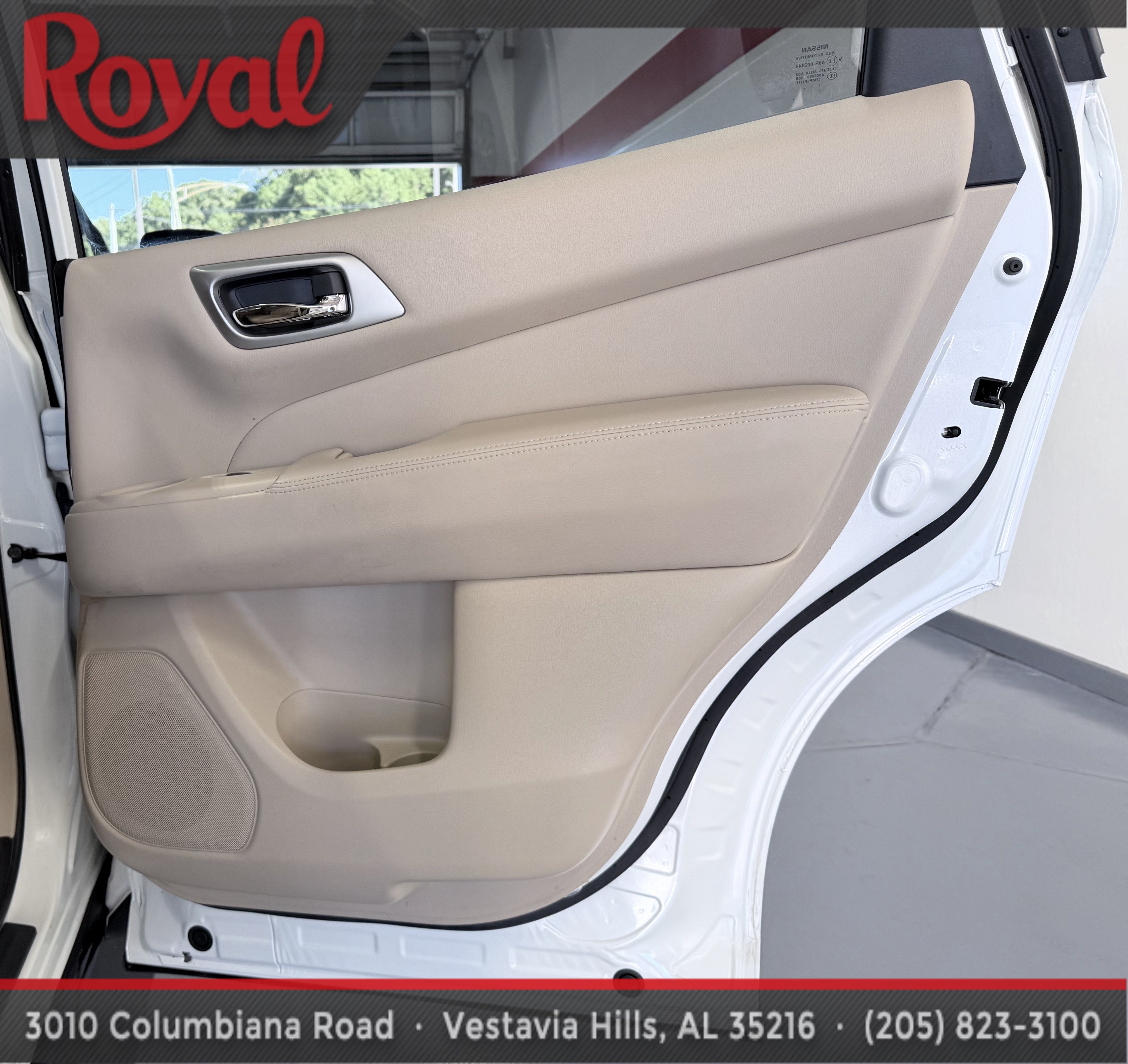 Used 2017 Nissan Pathfinder Platinum w/ Family Entertainment Package FWD image 19