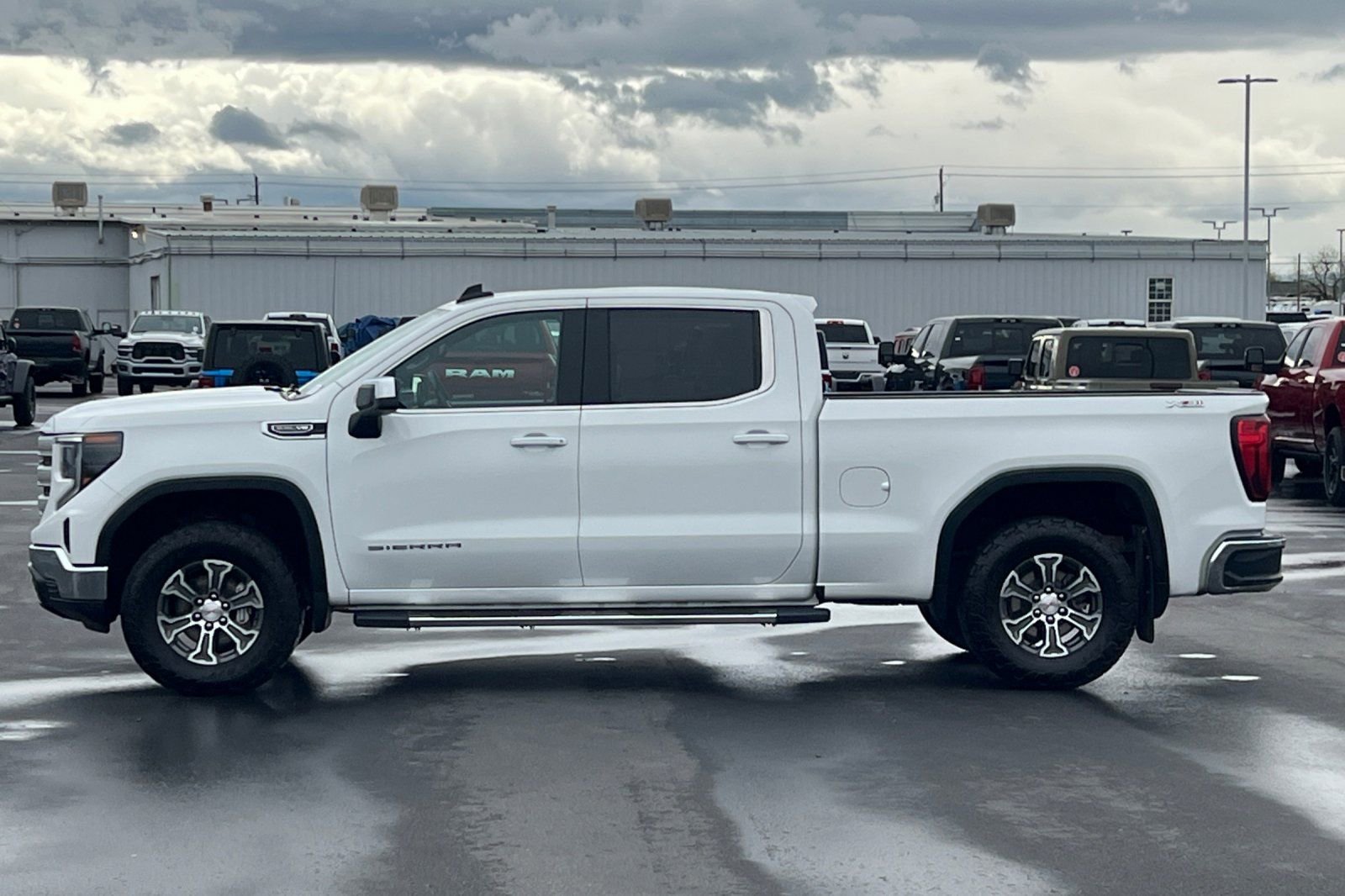 Used 2023 GMC Sierra 1500 SLE AWD/4WD image 7