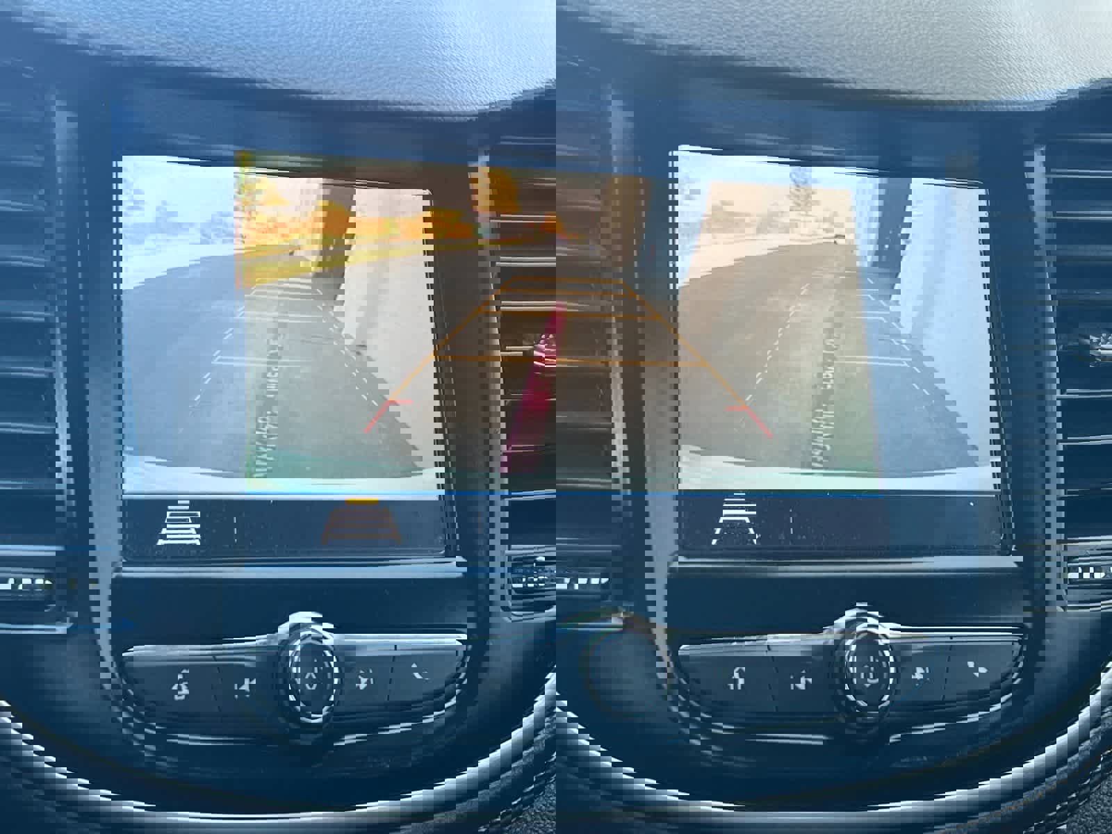 Used 2018 Chevrolet Trax LT w/ LT Convenience Package image 20