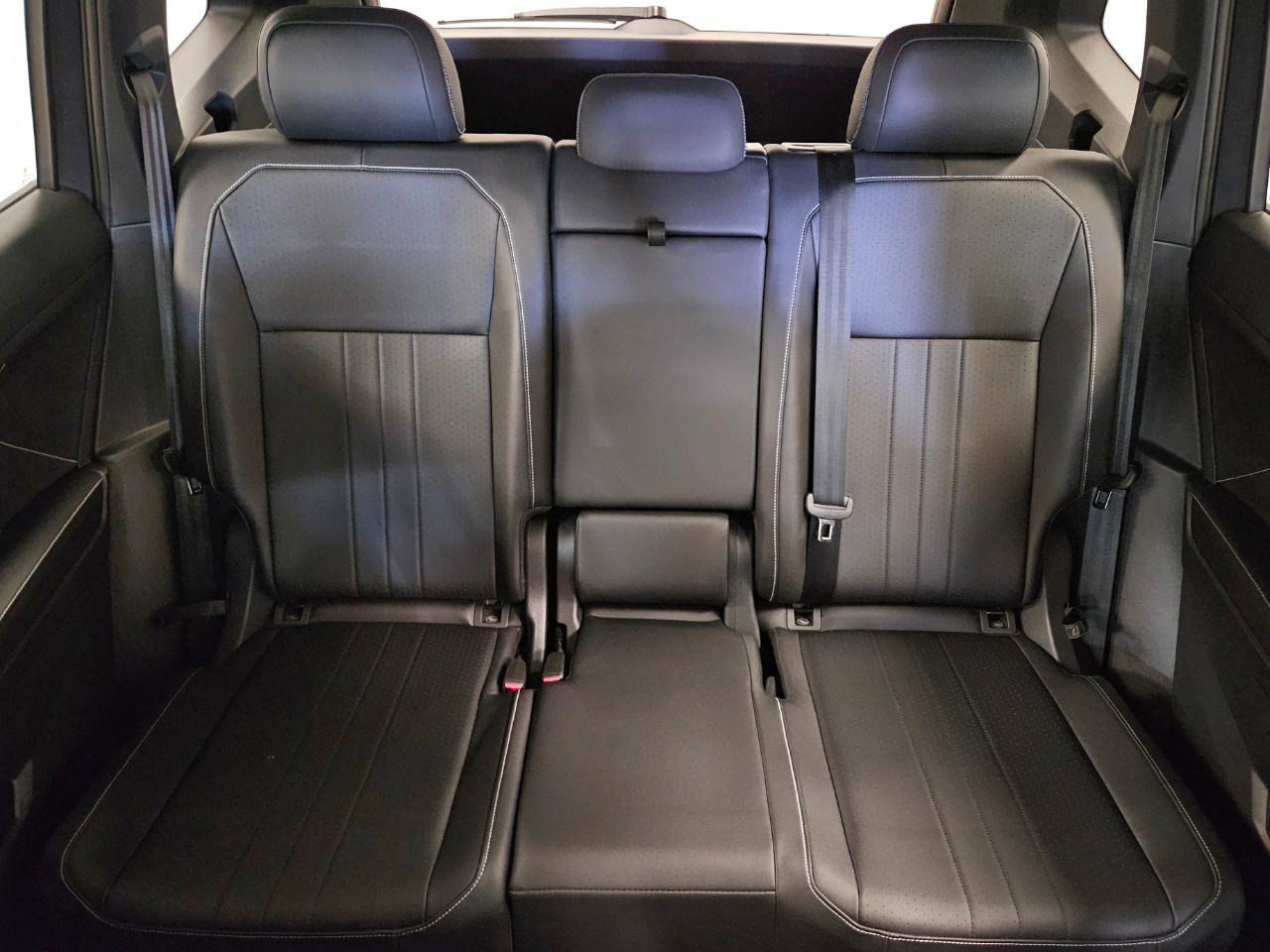 Used 2024 Volkswagen Tiguan SE R-Line image 33