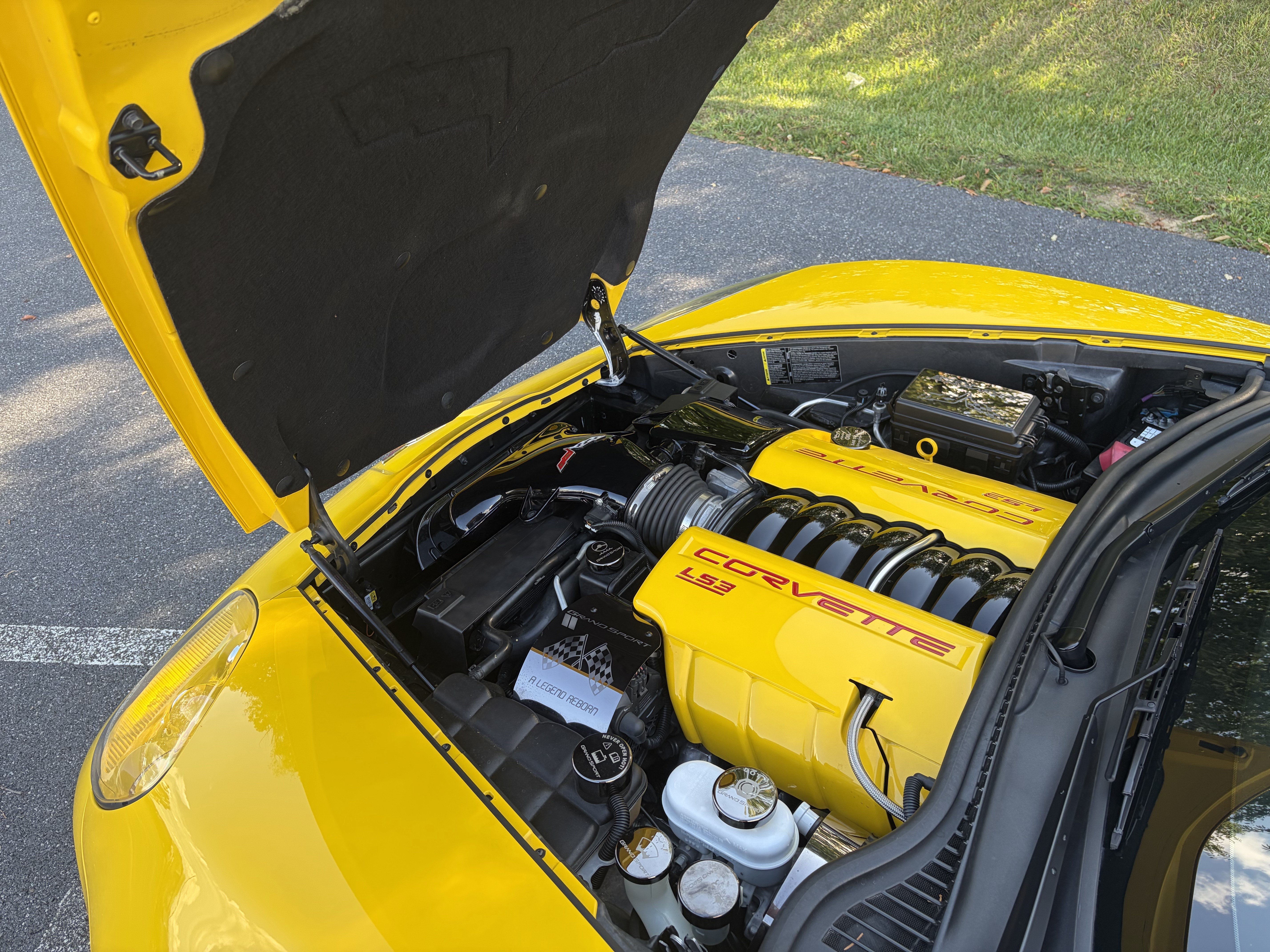 Used 2010 Chevrolet Corvette Grand Sport w/ Preferred Equipment Group RWD image 14