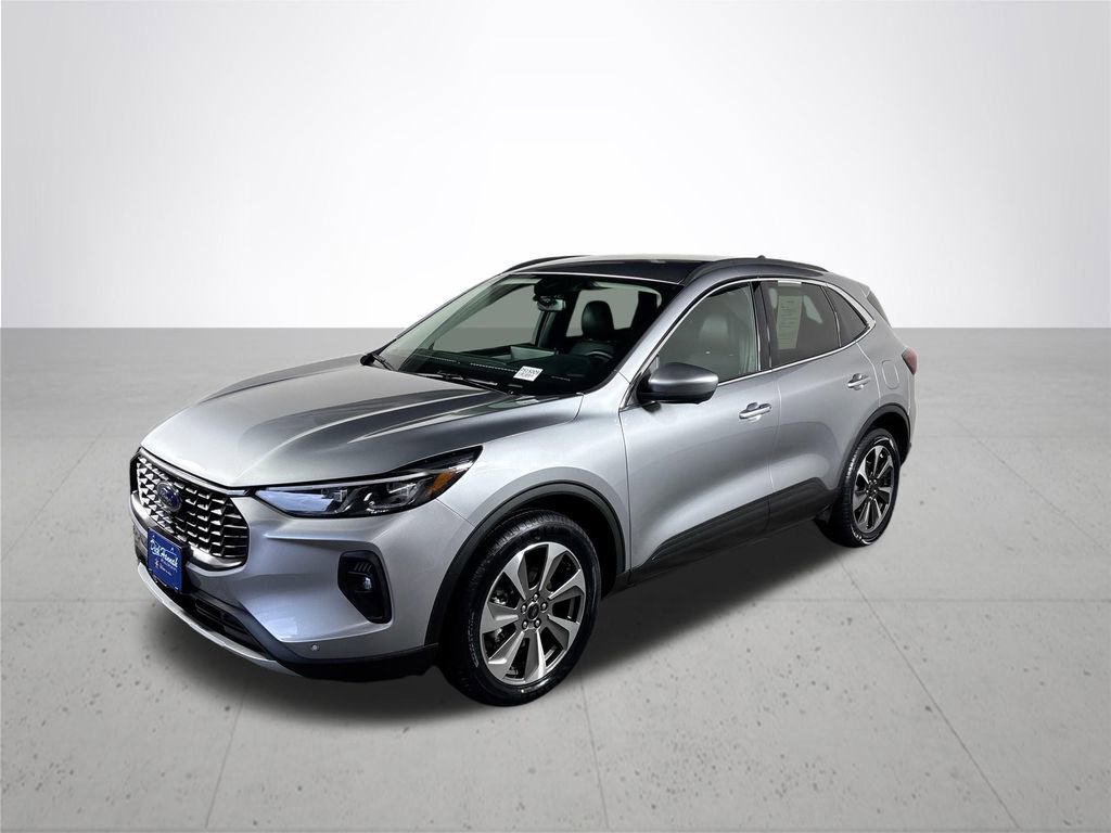 Used 2024 Ford Escape Platinum AWD/4WD image 2