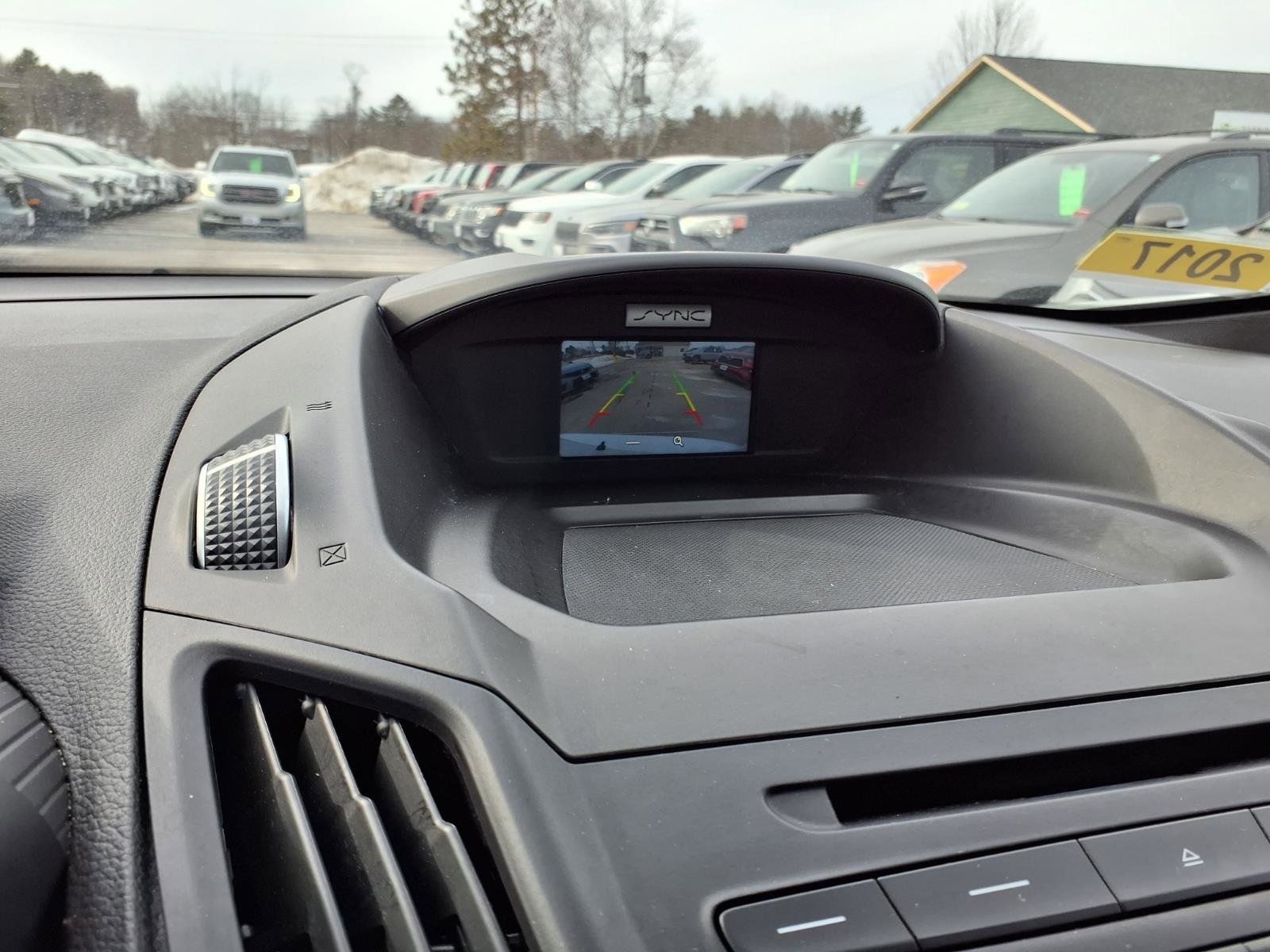 Used 2017 Ford C-MAX Energi SE w/ Cold Weather Package image 10